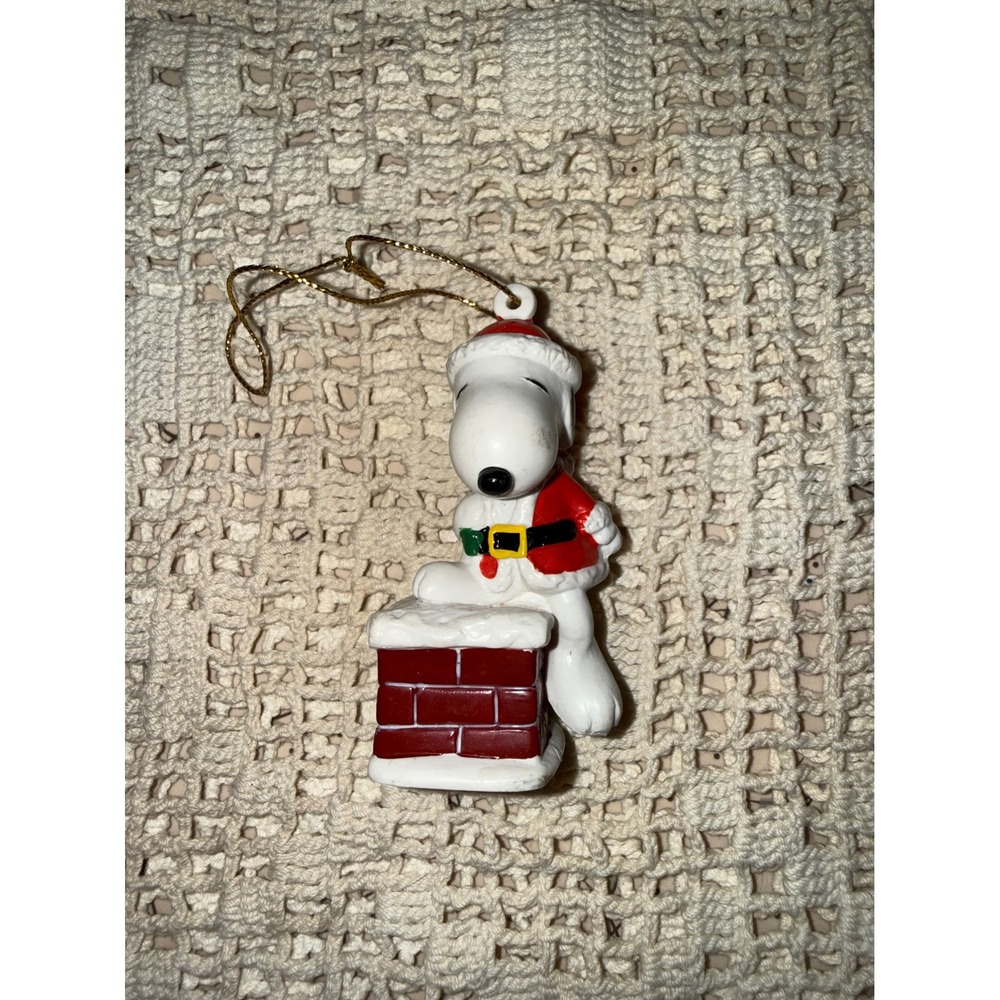 Vintage Peanuts Snoopy‎ Santa on Chimney Christmas Ornament United Feature Inc
